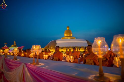 ภาพ No.200621:พิธีจุดประทีปถวายเป็นพุทธบูชา และบูชาธรรมมหาปูชนียาจารย์ ณ อนุสรณ์สถานบางปลา วัดบางปลา อำเภอบางเลน จังหวัดนครปฐม ในโครงการธรรมยาตรา กตัญญูบูชา มหาปูชนียาจารย์ พระมงคลเทพมุนี(สด จนฺทสโร) พระผู้ปราบมาร อนุสรณ์สถาน 7 แห่ง ปีที่ 13 วันที่ 23 มกราคม พ.ศ. 2568