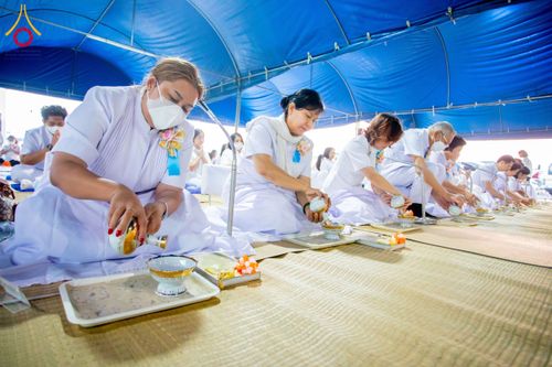 ภาพ No.191039:พิธีถวายภัตตาหารเป็นสังฆทาน แด่พระธรรมยาตรา ณ อนุสรณ์สถานคลองบางนางแท่น อ.สามพราน จ.นครปฐม ในโครงการธรรมยาตรา กตัญญูบูชา มหาปูชนียาจารย์ พระมงคลเทพมุนี(สด จนฺทสโร) พระผู้ปราบมาร อนุสรณ์สถาน 7 แห่ง ปีที่ 13 วันที่ 8 มกราคม พ.ศ. 2568