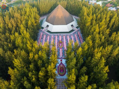 ภาพ No.107390:พิธีตักบาตรพระธรรมยาตราฯ ในโครงการธรรมยาตรากตัญญูบูชา มหาปูชนียาจารย์ พระมงคลเทพมุนี(สด จนฺทสโร) พระผู้ปราบมาร ปีที่ 12 ณ อนุสรณ์สถานมหาวิหารพระมงคลเทพมุนี อ.สองพี่น้อง จ.สุพรรณบุรี วันที่ 7 มกราคม พ.ศ. 2567