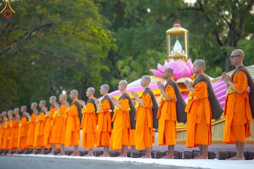 ภาพ No.186939:พระธรรมยาตราปฏิบัติธรรม และถ่ายภาพหมู่ประวัติศาสตร์ ปีที่ 13 ณ ลานทิศตะวันออก มหาวิหารพระมงคลเทพมุนี วัดพระธรรมกาย จ.ปทุมธานี วันเสาร์ที่ 28 ธันวาคม พ.ศ. 2567