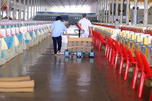 ภาพ No.59654:V.39 ทุ่มสุดใจ ธรรมชัย 80 ปี การเตรียมงาน การปฏิบัติงาน ของเจ้าหน้าที่หน่วยงานต่างๆ เพื่อพิธีฉลองอายุวัฒนมงคล 80 ปี หลวงพ่อธัมมชโย และรับถวายมหาสังฆทาน 10,000 กว่าวัดทั่วประเทศ ในวันคุ้มครองโลก จันทร์ที่ 22 เมษายน พ.ศ. 2567