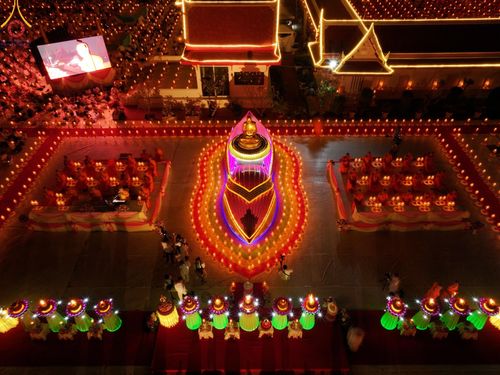 ภาพ No.194841:พิธีจุดประทีปถวายเป็นพุทธบูชา และบูชาธรรมมหาปูชนียาจารย์ ณ วัดสองพี่น้อง ต.ต้นตาล อ.สองพี่น้อง จ.สุพรรณบุรี ในโครงการธรรมยาตรา กตัญญูบูชา มหาปูชนียาจารย์ พระมงคลเทพมุนี(สด จนฺทสโร) พระผู้ปราบมาร อนุสรณ์สถาน 7 แห่ง ปีที่ 13 วันที่ 14 มกราคม พ.ศ. 2568