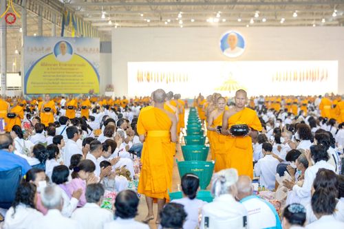 ภาพ No.205869:พิธีตักบาตร และ พิธีบูชาข้าวพระ ในวันอาทิตย์ต้นเดือน 2 กุมภาพันธ์ พ.ศ. 2568 ณ สภาธรรมกายสากล วัดพระธรรมกาย