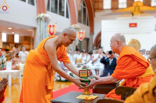 ภาพ No.142588:พิธีพัทธสีมา ประดิษฐานลูกนิมิตมหาสมบัติ สถาปนาอุโบสถวัดพระธรรมกายลอนดอน บูชาธรรม 80 ปี หลวงพ่อธัมมชโย วันเสาร์ที่ 22 มิถุนายน พ.ศ. 2567