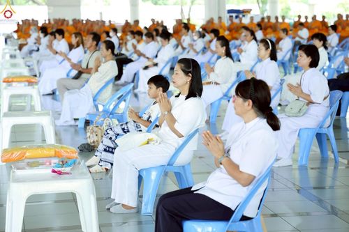 ภาพ No.247012:วันที่ 20 กันยายน พ.ศ. 2568 พิธีถวายเมนูสวรรค์เพื่อการบรรลุธรรม ณ หอฉันคุณยายอาจารย์ฯ วัดพระธรรมกาย