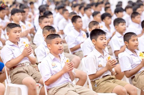 ภาพ No.245931:วันเสาร์ที่ 13 กันยายน พ.ศ. 2568 พิธีมอบผ้าไตรประธานกฐินสัมฤทธิ์เด็กดี V-Star ณ สภาธรรมกายสากล วัดพระธรรมกาย