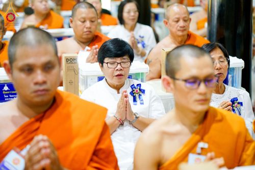 ภาพ No.202172:พิธีเจริญพระพุทธมนต์ ปฏิบัติธรรม มอบทุนการศึกษา ถวายสังฆทาน 108 วัด เพื่อถวายเป็นพุทธบูชา และขับเคลื่อนโครงการหมู่บ้านรักษาศีล 5 โดยคณะสงฆ์จังหวัดนครปฐม คณะศิษยานุศิษย์วัดพระธรรมกาย โครงการธรรมยาตรา ปีที่ 13 ณ วัดบางปลา อำเภอบางเลน จังหวัดนครปฐม