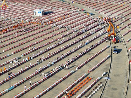 ภาพ No.218954:วันที่ 18-20 เมษายน พ.ศ. 2568 การเตรียมงานในลานธรรม , วิหารคด เพื่องานวันคุ้มครองโลก 22 เมษายน พศ. 2568