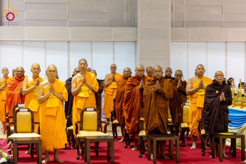 ภาพ No.209654:วันอาทิตย์ที่ 2 มีนาคม พ.ศ. 2568 พิธีภาคบ่าย สัมมนาพิเศษ, ปฏิบัติธรรม พิธีรับมอบพระบรมสารีริกธาตุ ณ สภาธรรมกายสากล วัดพระธรรมกาย