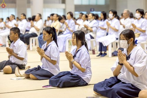 ภาพ No.233784:วันเสาร์ที่ 19 กรกฎาคม พ.ศ.2568 วันมหารำลึก ครั้งที่ 35 พิธีรำลึกถึงนักสร้างบารมี , พิธีสวดพระพุทธมนต์ , พิธีทอดผ้าบังสกุลและถวายไทยธรรม วัดพระธรรมกาย