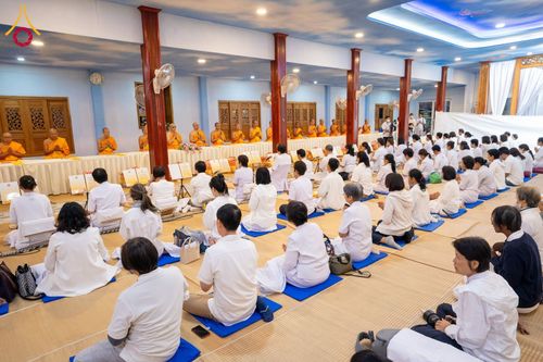 ภาพ No.196931:พิธีถวายภัตตาหารเป็นสังฆทาน แด่พระธรรมยาตรา ณ วัดโบสถ์(บน) ตำบลบางคูเวียง อำเภอบางกรวย จังหวัดนนทบุรี ในโครงการธรรมยาตรา กตัญญูบูชา มหาปูชนียาจารย์ พระมงคลเทพมุนี(สด จนฺทสโร) พระผู้ปราบมาร อนุสรณ์สถาน 7 แห่ง ปีที่ 13 วันที่ 18 มกราคม พ.ศ. 2568