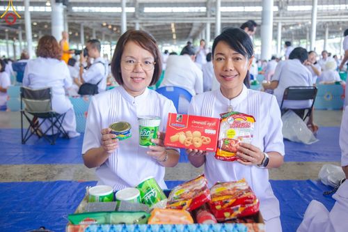 ภาพ No.149918:พิธีตักบาตร , พิธีปฎิบัติธรรม , พิธีถวายภัตตาหารเมนูสวรรค์ ในพรรษาแห่งการเข้าถึงธรรม วันธรรมชัย วันอังคารที่ 27 สิงหาคม พ.ศ.2567 ณ สภาธรรมกายสากล วัดพระธรรมกาย