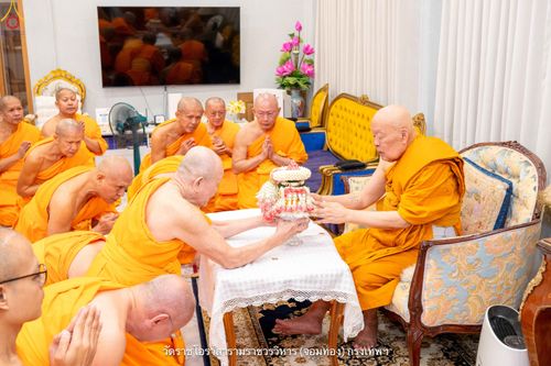 ภาพ No.342137:วันศุกร์ที่ 31 กรกฎาคม พ.ศ.2569 พระภิกษุวัดพระธรรมกาย ทำวัตรพระผู้ใหญ่เนื่องในวันเข้าพรรษา