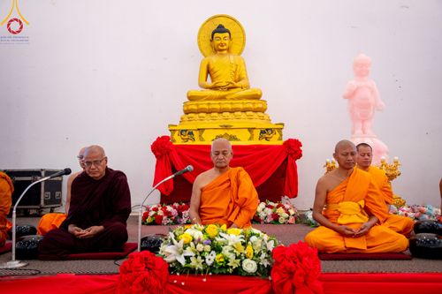 ภาพ No.314228:วันอังคารที่ 17 มีนาคม พ.ศ. 2569 พิธีตักบาตรฉลองสามเณรใหม่ 500 รูป  ณ มณฑลพิธีลุมพินี ประเทศเนปาล