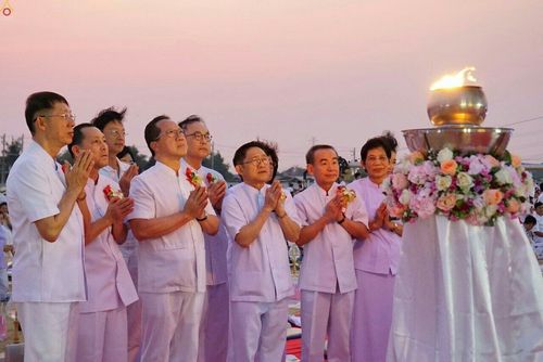 ภาพ No.23136:พิธีตอกเสาเข็มมงคล "มหาสุวรรณรัตนอินทขิล" สถาปนาสร้างอนุสรณ์สถาน มหาวิหารพระมงคลเทพมุนี สถานที่เผยแผ่ธรรมครั้งแรก ที่วัดบางปลา