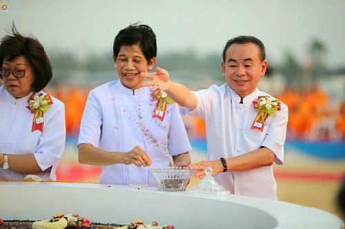 ภาพ No.23142:พิธีตอกเสาเข็มมงคล "มหาสุวรรณรัตนอินทขิล" สถาปนาสร้างอนุสรณ์สถาน มหาวิหารพระมงคลเทพมุนี สถานที่เผยแผ่ธรรมครั้งแรก ที่วัดบางปลา