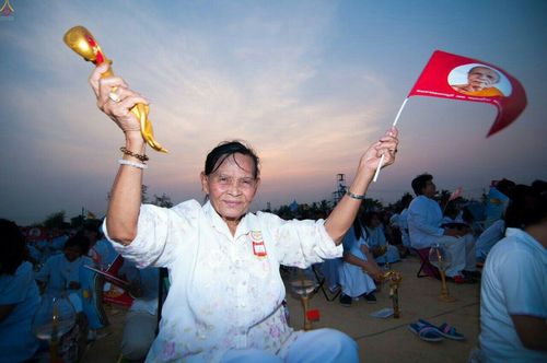 ภาพ No.23144:พิธีตอกเสาเข็มมงคล "มหาสุวรรณรัตนอินทขิล" สถาปนาสร้างอนุสรณ์สถาน มหาวิหารพระมงคลเทพมุนี สถานที่เผยแผ่ธรรมครั้งแรก ที่วัดบางปลา