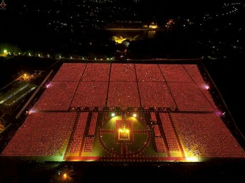 ภาพ No.23157:พิธีตอกเสาเข็มมงคล "มหาสุวรรณรัตนอินทขิล" สถาปนาสร้างอนุสรณ์สถาน มหาวิหารพระมงคลเทพมุนี สถานที่เผยแผ่ธรรมครั้งแรก ที่วัดบางปลา