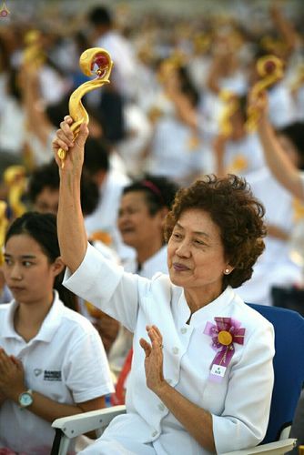 ภาพ No.23175:พิธีตอกเสาเข็มมงคล "มหาสุวรรณรัตนอินทขิล" สถาปนาสร้างอนุสรณ์สถาน มหาวิหารพระมงคลเทพมุนี สถานที่เผยแผ่ธรรมครั้งแรก ที่วัดบางปลา