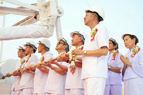 ภาพ No.23174:พิธีตอกเสาเข็มมงคล "มหาสุวรรณรัตนอินทขิล" สถาปนาสร้างอนุสรณ์สถาน มหาวิหารพระมงคลเทพมุนี สถานที่เผยแผ่ธรรมครั้งแรก ที่วัดบางปลา