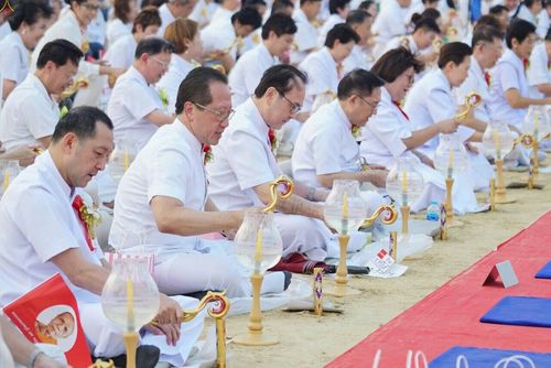 ภาพ No.23194:พิธีตอกเสาเข็มมงคล "มหาสุวรรณรัตนอินทขิล" สถาปนาสร้างอนุสรณ์สถาน มหาวิหารพระมงคลเทพมุนี สถานที่เผยแผ่ธรรมครั้งแรก ที่วัดบางปลา