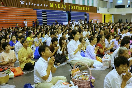 ตักบาตรแม่โจ้ วันเสาร์ที่ 4 มิถุนายน พ.ศ. 2559