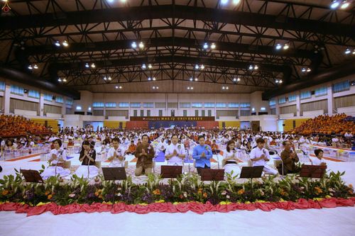 ภาพ No.24162:ตักบาตรแม่โจ้ วันเสาร์ที่ 4 มิถุนายน พ.ศ. 2559