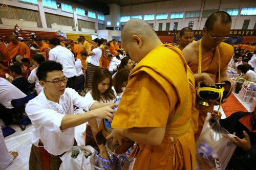 ภาพ No.24168:ตักบาตรแม่โจ้ วันเสาร์ที่ 4 มิถุนายน พ.ศ. 2559