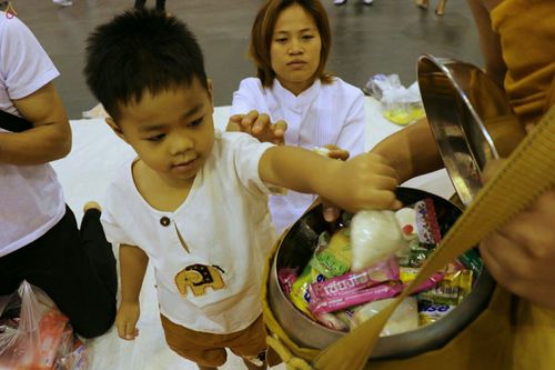 ภาพ No.24171:ตักบาตรแม่โจ้ วันเสาร์ที่ 4 มิถุนายน พ.ศ. 2559