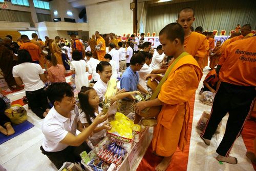 ภาพ No.24175:ตักบาตรแม่โจ้ วันเสาร์ที่ 4 มิถุนายน พ.ศ. 2559