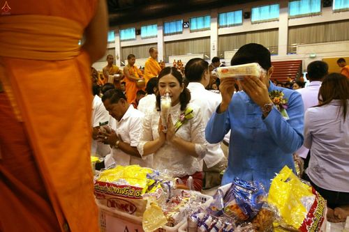 ภาพ No.24177:ตักบาตรแม่โจ้ วันเสาร์ที่ 4 มิถุนายน พ.ศ. 2559