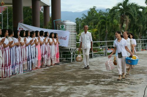 ภาพ No.24181:ตักบาตรแม่โจ้ วันเสาร์ที่ 4 มิถุนายน พ.ศ. 2559