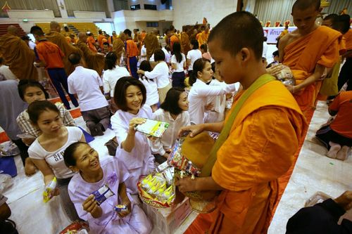 ภาพ No.24189:ตักบาตรแม่โจ้ วันเสาร์ที่ 4 มิถุนายน พ.ศ. 2559