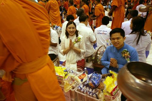 ภาพ No.24190:ตักบาตรแม่โจ้ วันเสาร์ที่ 4 มิถุนายน พ.ศ. 2559