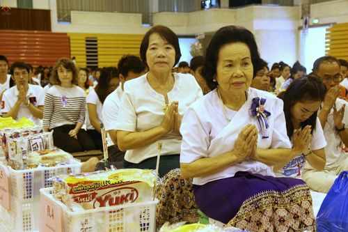 ภาพ No.24198:ตักบาตรแม่โจ้ วันเสาร์ที่ 4 มิถุนายน พ.ศ. 2559