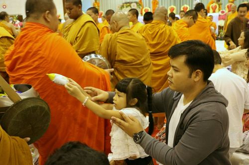 ภาพ No.24205:ตักบาตรแม่โจ้ วันเสาร์ที่ 4 มิถุนายน พ.ศ. 2559