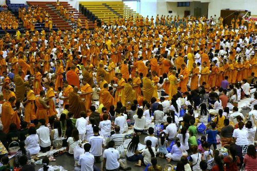 ภาพ No.24213:ตักบาตรแม่โจ้ วันเสาร์ที่ 4 มิถุนายน พ.ศ. 2559