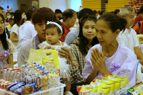 ภาพ No.24214:ตักบาตรแม่โจ้ วันเสาร์ที่ 4 มิถุนายน พ.ศ. 2559