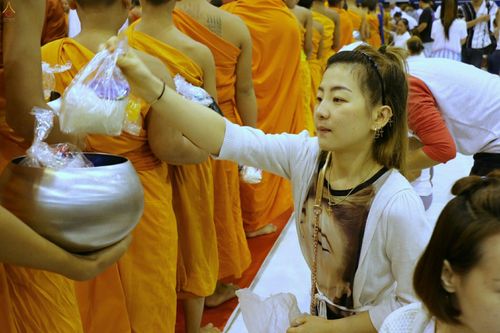 ภาพ No.24216:ตักบาตรแม่โจ้ วันเสาร์ที่ 4 มิถุนายน พ.ศ. 2559