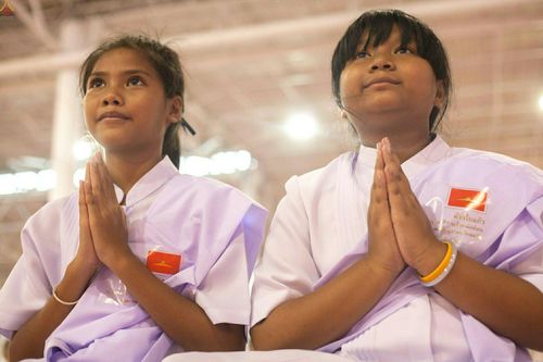 ภาพ No.23469:ประมวลภาพโครงการบวชผู้นำอุบาสิกาแก้ว 1 ล้านคนกตัญญูบูชา เนื่องในวันวิสาขบูชา