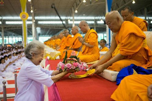 ภาพ No.23507:ประมวลภาพโครงการบวชผู้นำอุบาสิกาแก้ว 1 ล้านคนกตัญญูบูชา เนื่องในวันวิสาขบูชา