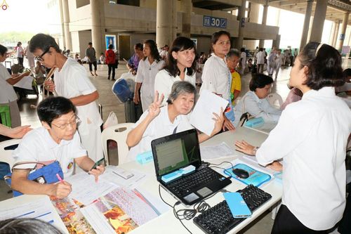 ภาพ No.23532:ประมวลภาพโครงการบวชผู้นำอุบาสิกาแก้ว 1 ล้านคนกตัญญูบูชา เนื่องในวันวิสาขบูชา