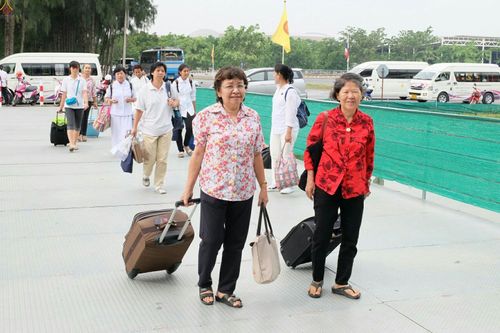 ภาพ No.23563:ประมวลภาพโครงการบวชผู้นำอุบาสิกาแก้ว 1 ล้านคนกตัญญูบูชา เนื่องในวันวิสาขบูชา