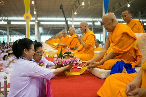 ภาพ No.23567:ประมวลภาพโครงการบวชผู้นำอุบาสิกาแก้ว 1 ล้านคนกตัญญูบูชา เนื่องในวันวิสาขบูชา