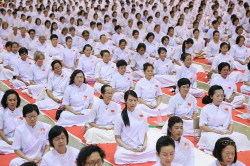 ภาพ No.23578:ประมวลภาพโครงการบวชผู้นำอุบาสิกาแก้ว 1 ล้านคนกตัญญูบูชา เนื่องในวันวิสาขบูชา