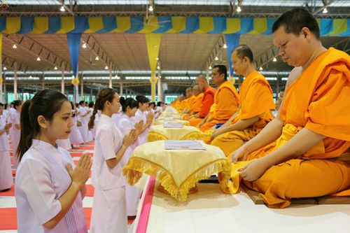 ภาพ No.23608:ประมวลภาพโครงการบวชผู้นำอุบาสิกาแก้ว 1 ล้านคนกตัญญูบูชา เนื่องในวันวิสาขบูชา