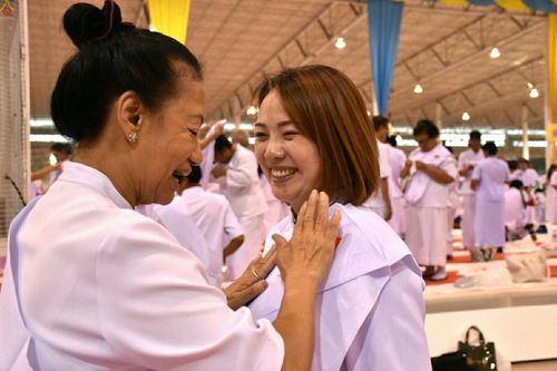 ภาพ No.23614:ประมวลภาพโครงการบวชผู้นำอุบาสิกาแก้ว 1 ล้านคนกตัญญูบูชา เนื่องในวันวิสาขบูชา