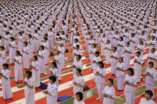 ภาพ No.23621:ประมวลภาพโครงการบวชผู้นำอุบาสิกาแก้ว 1 ล้านคนกตัญญูบูชา เนื่องในวันวิสาขบูชา