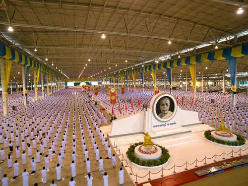 ภาพ No.23627:ประมวลภาพโครงการบวชผู้นำอุบาสิกาแก้ว 1 ล้านคนกตัญญูบูชา เนื่องในวันวิสาขบูชา