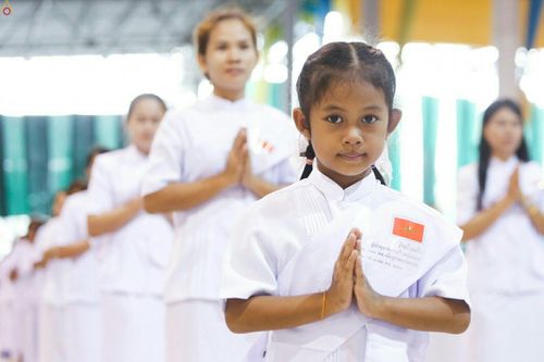 ภาพ No.23633:ประมวลภาพโครงการบวชผู้นำอุบาสิกาแก้ว 1 ล้านคนกตัญญูบูชา เนื่องในวันวิสาขบูชา